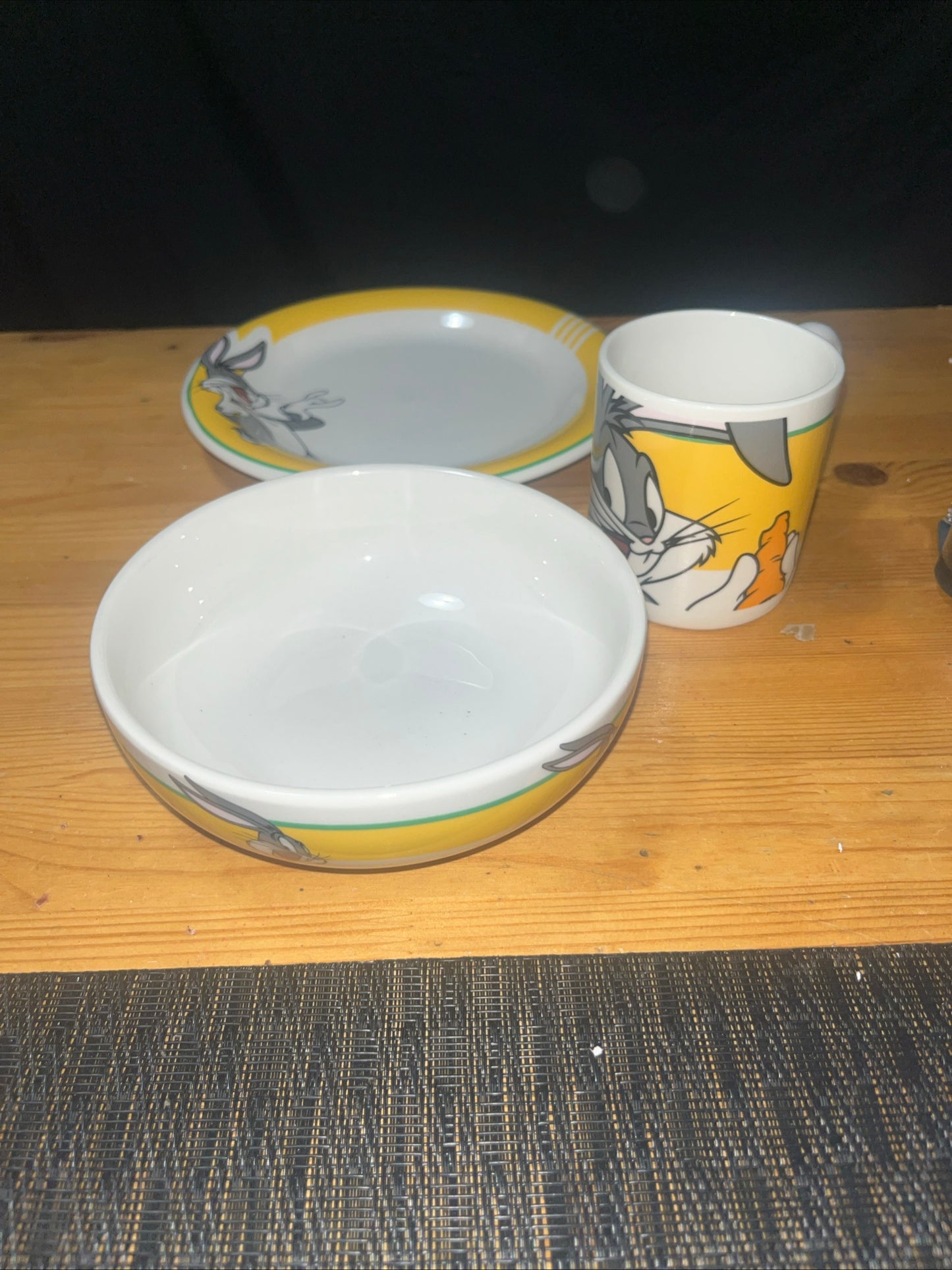 1998 Gibson Bugs Bunny Warner Bros Looney Tunes 3 Piece Set Plate Bowl Cup