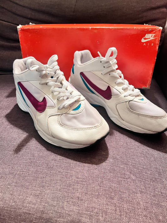 Vintage 90’s Nike Air Windfall Women’s Size 8.5  White/Raspberry/Teal 605013-162