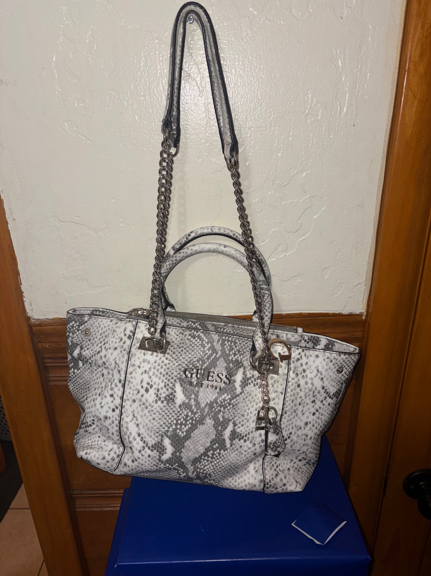 GUESS Snakeskin Print Tote Bag Shoulder Bag w/ Chain Straps Gray White Large
