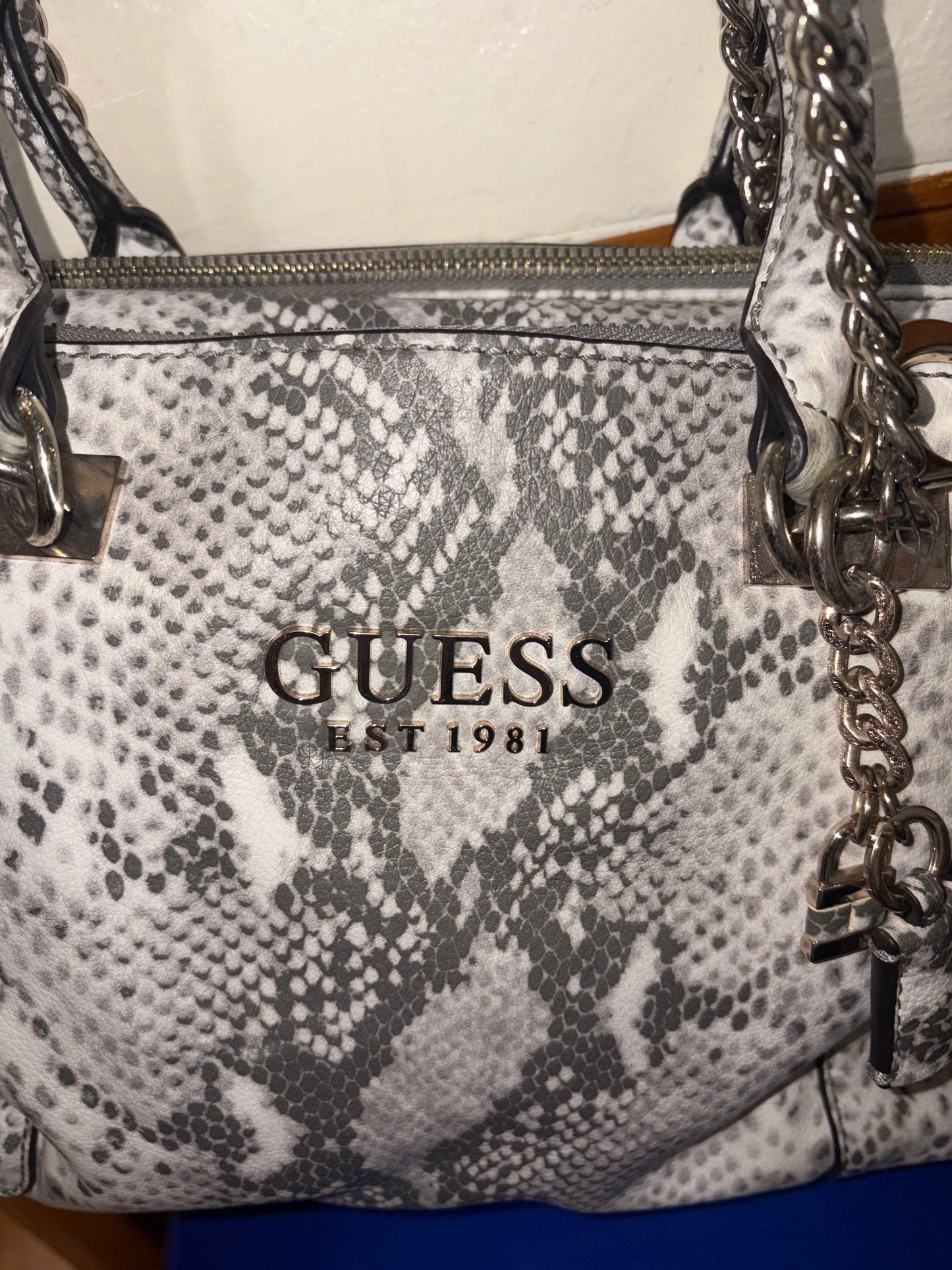 GUESS Snakeskin Print Tote Bag Shoulder Bag w/ Chain Straps Gray White Large