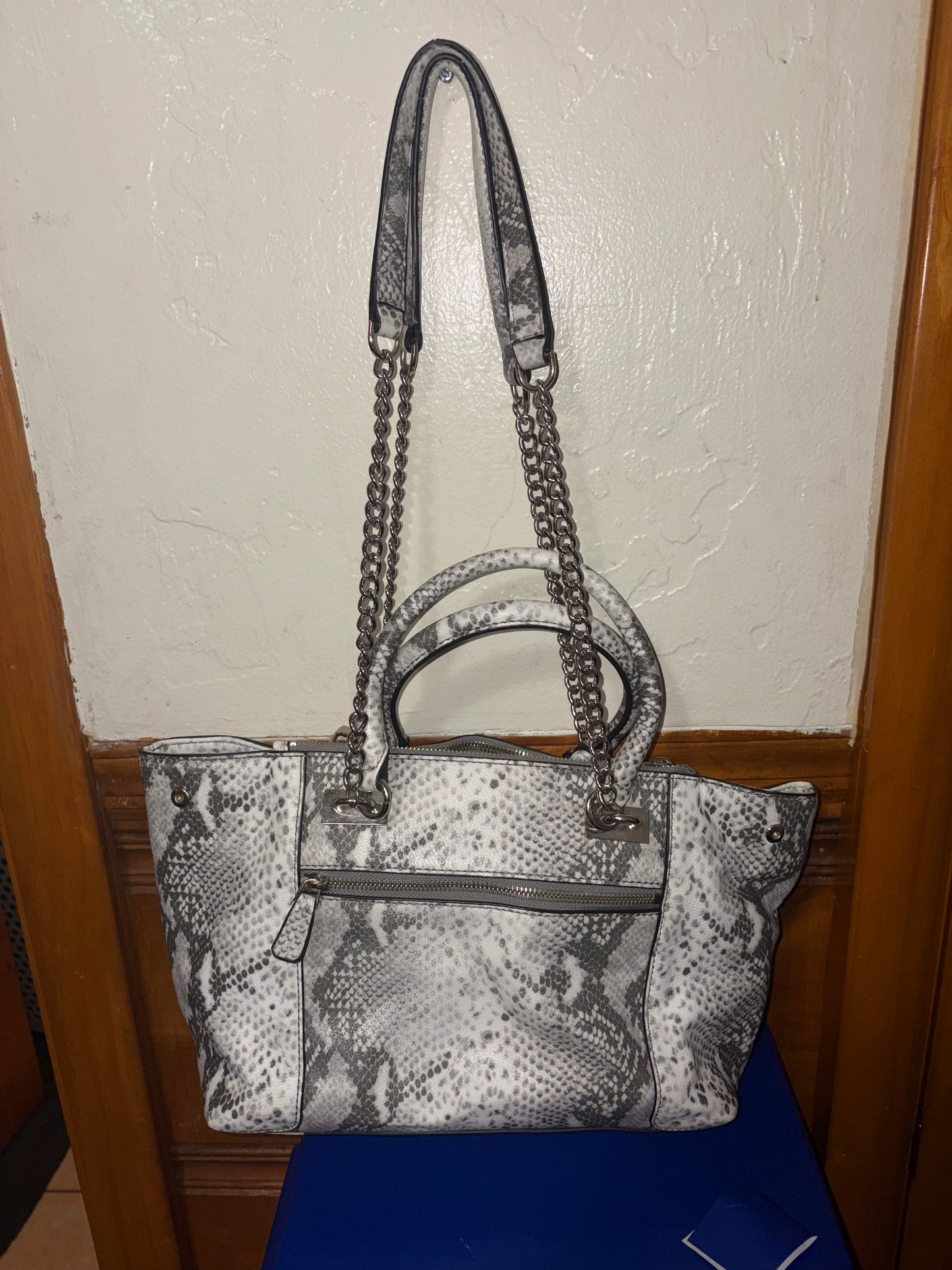 GUESS Snakeskin Print Tote Bag Shoulder Bag w/ Chain Straps Gray White Large