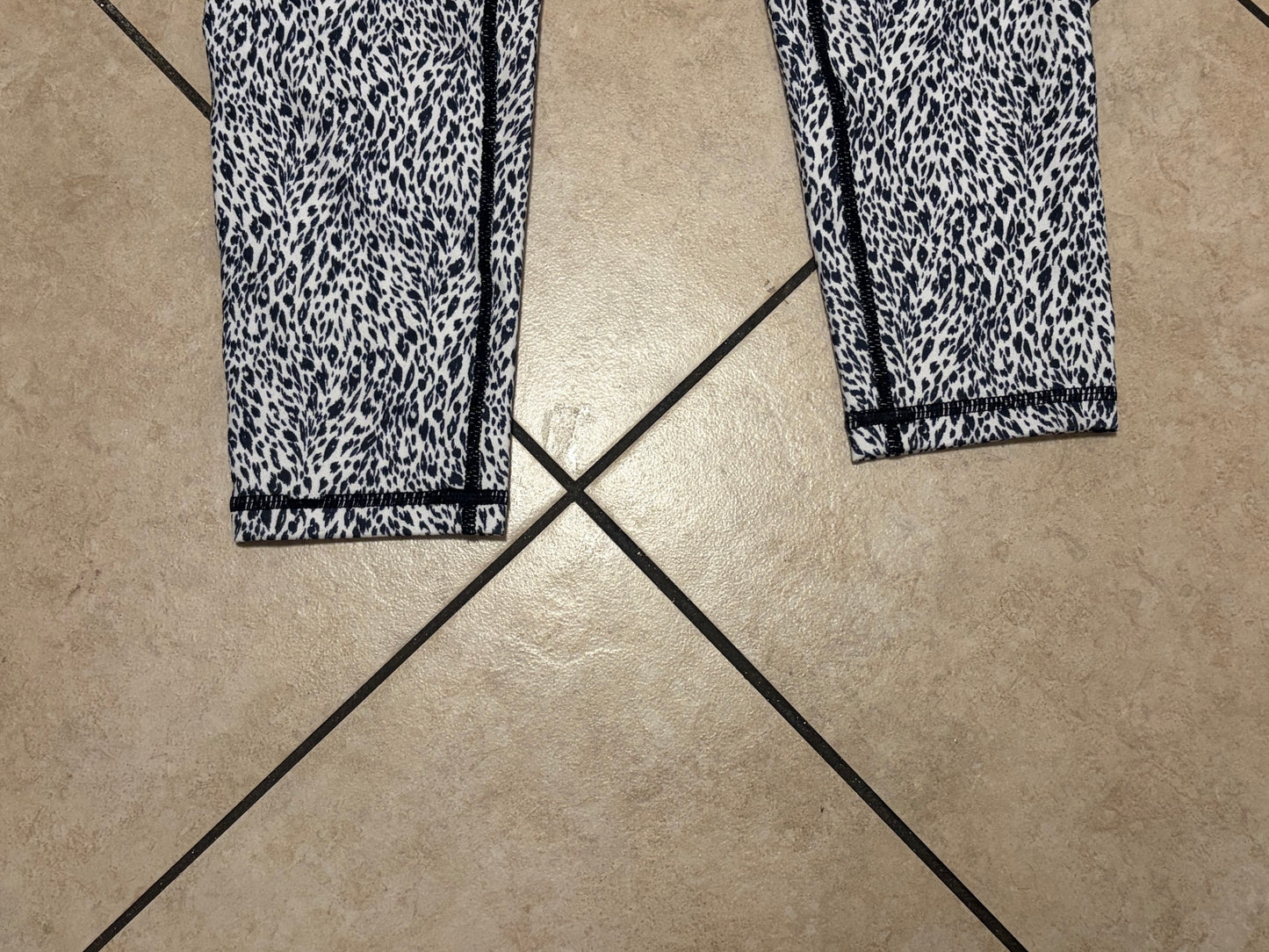 Old Navy Active Leopard Print Leggings Women’s Small Black White