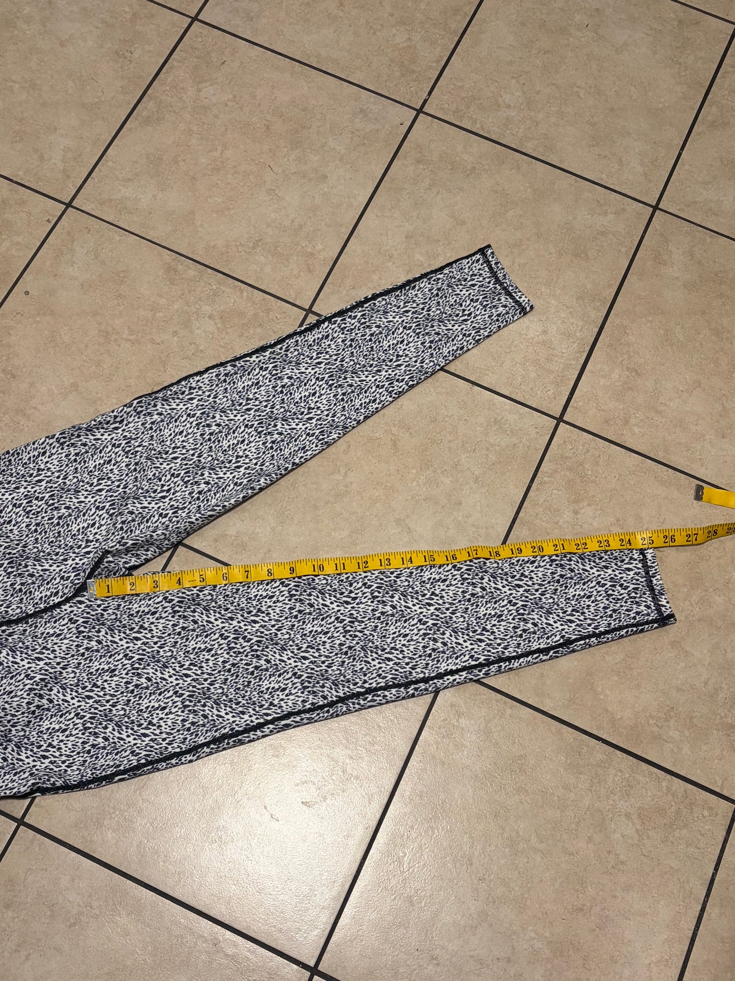 Old Navy Active Leopard Print Leggings Women’s Small Black White