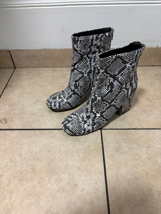 Billabong Luna Snakeskin Ankle Boots Women’s 6.5 Block Heel Zip Booties