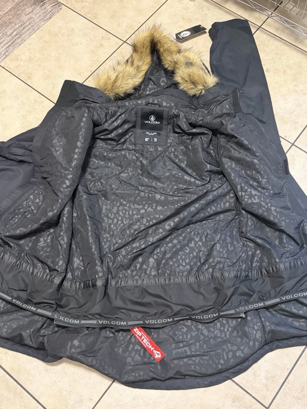 Volcom Women’s Snowboard Parka XL Black Faux Fur Hood 10K Waterproof