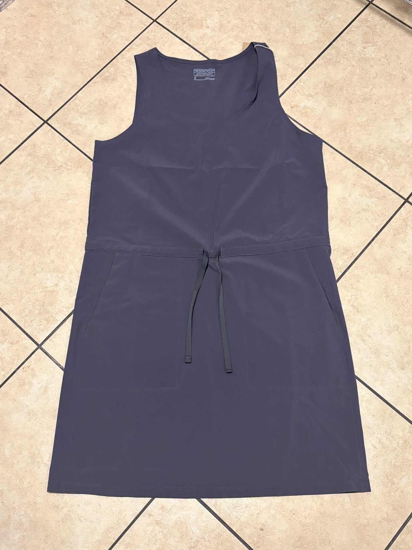 Patagonia Women’s Fleetwith Dress Size: Small (Dark Grey)
