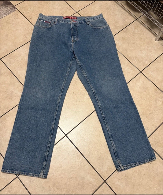 Tommy Hilfiger Men’s Relaxed Fit Denim Jeans Size: 38x32