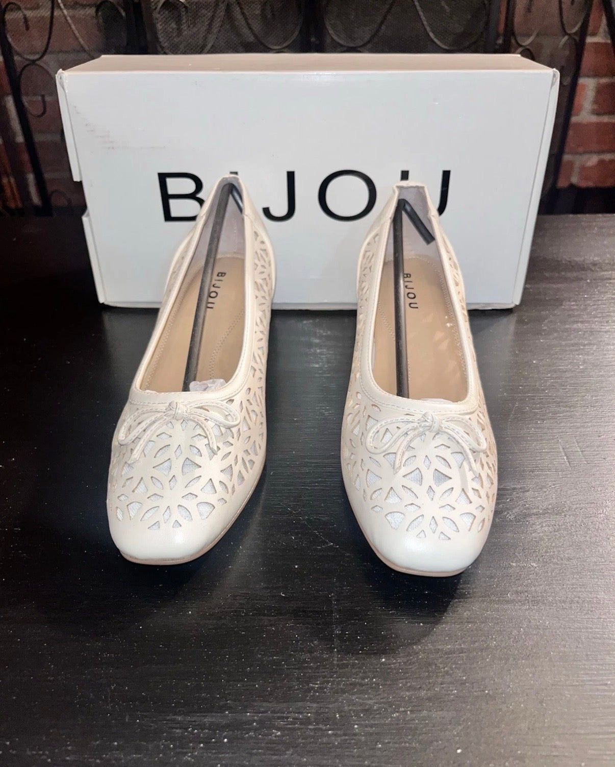 Vintage Bijou Women’s Lacy Pumps Sz 8.5 (Bone)