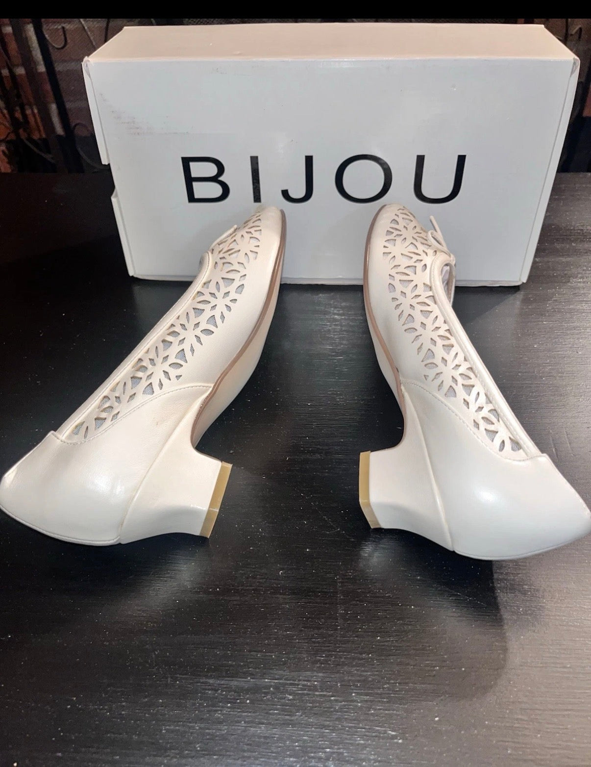 Vintage Bijou Women’s Lacy Pumps Sz 8.5 (Bone)