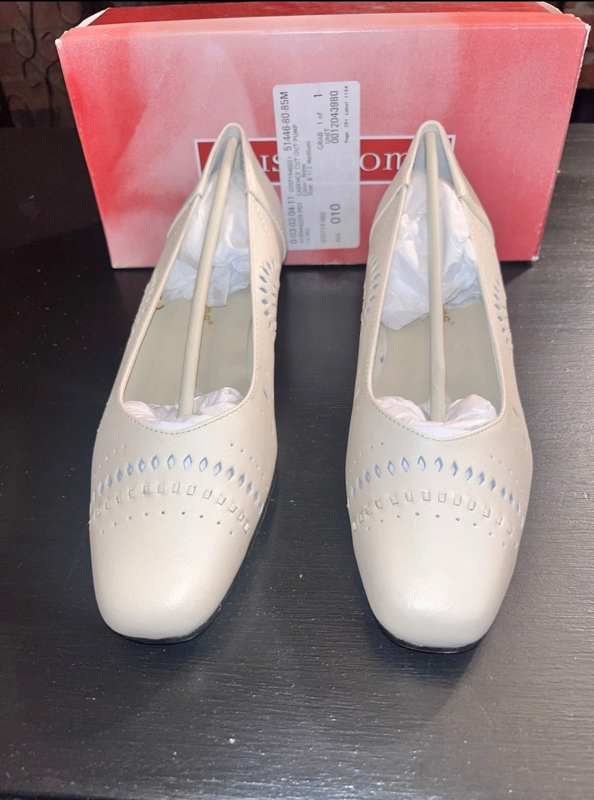 Vintage Mushrooms Women’s Cadence Cut Out Pumps Sz 8.5 (Bone)