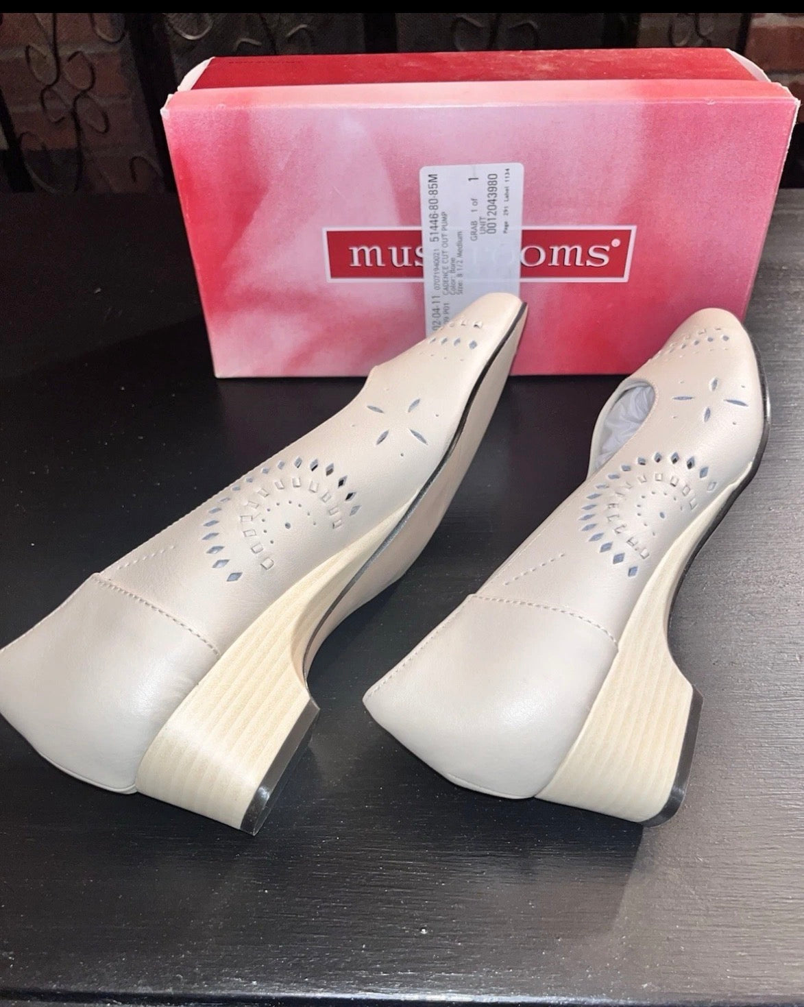 Vintage Mushrooms Women’s Cadence Cut Out Pumps Sz 8.5 (Bone)