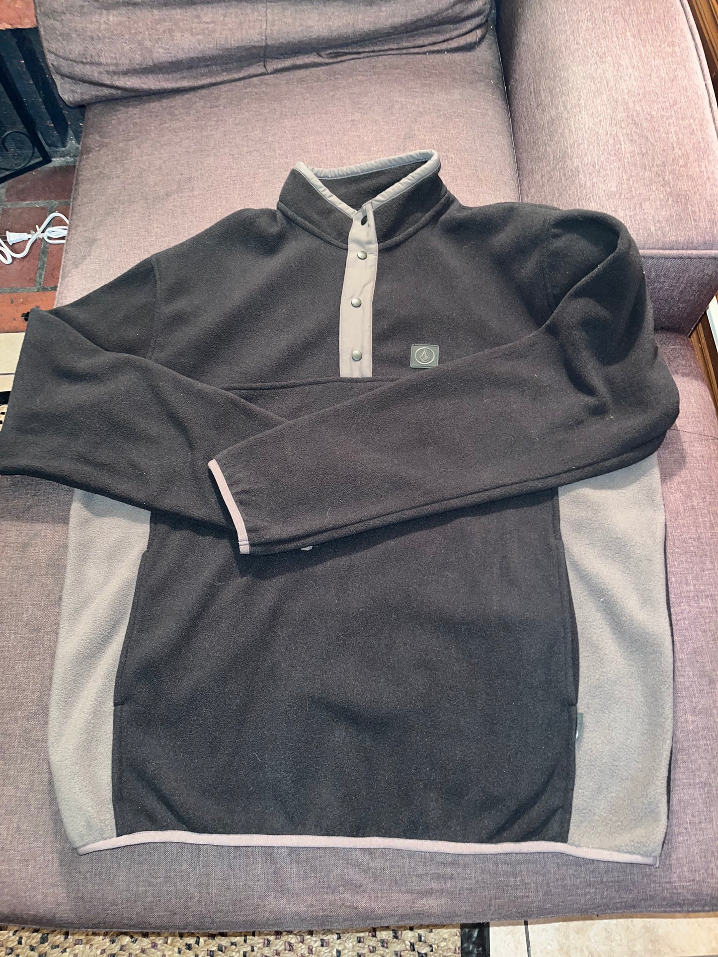 VOLCOM MEN'S ERROR92 MOCK NECK FLEECE SIZE: X-LARGE